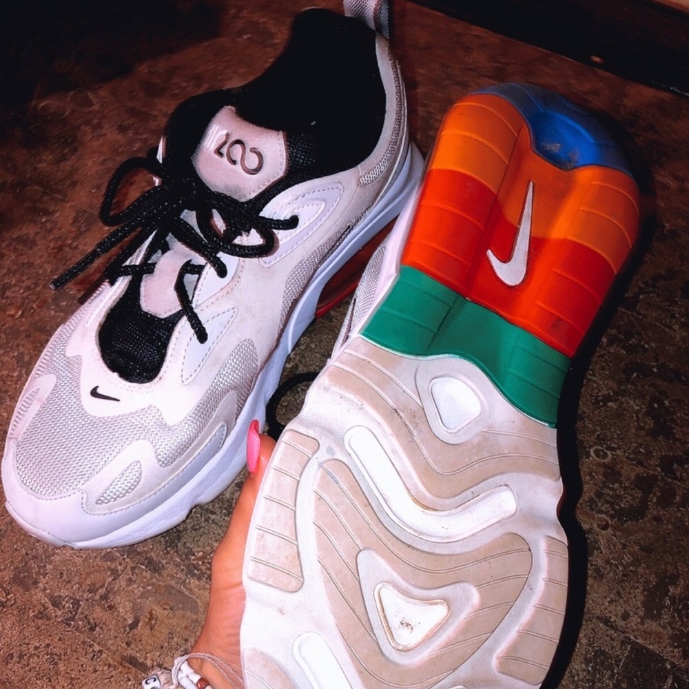 nike tennis shoes